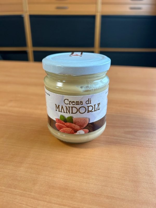 Crema di mandorle